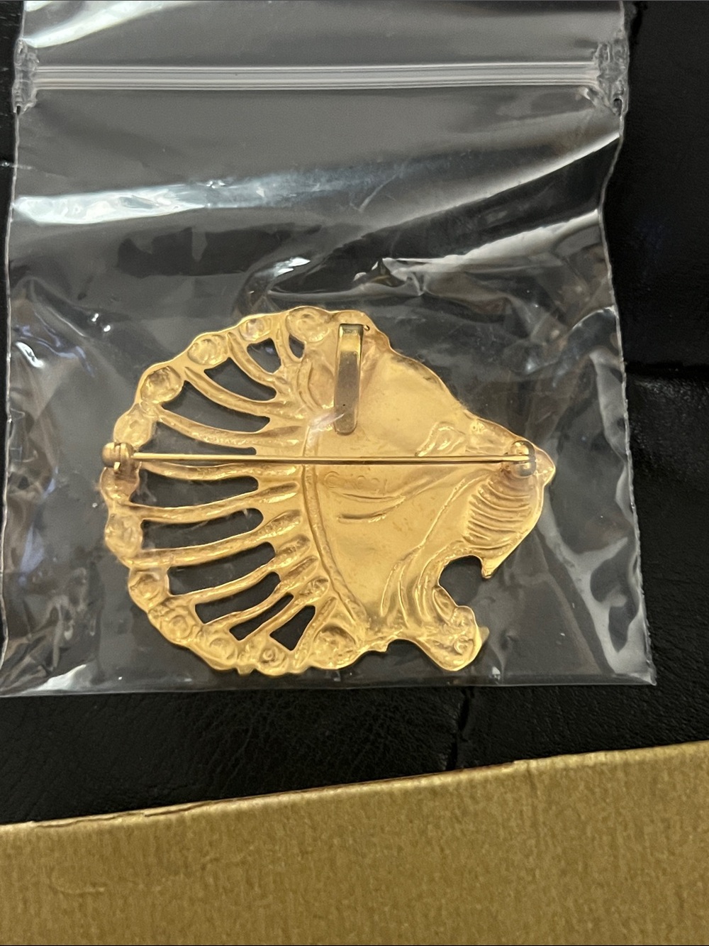 Metropolitan Museum of Art Gold Lion Head Brooch - Gold - Picture 4 of 8